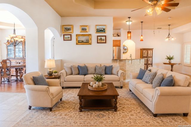 265 Firewheel Dr, Bandera, TX 78003