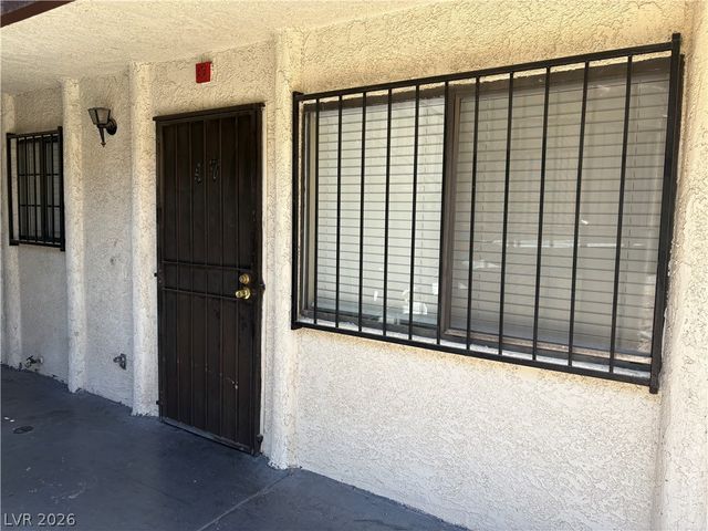 2080 Karen Avenue 17, Las Vegas, NV 89169
