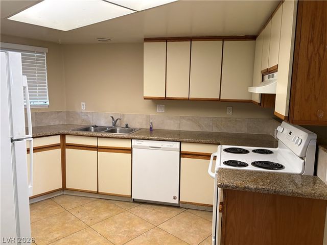 2080 Karen Avenue 17, Las Vegas, NV 89169