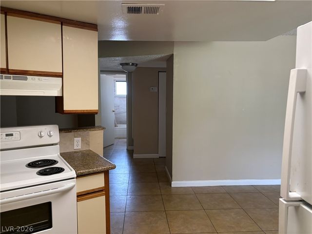 2080 Karen Avenue 17, Las Vegas, NV 89169