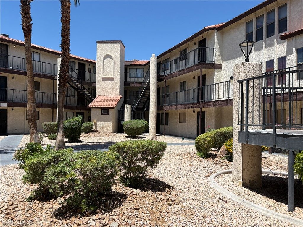 2080 Karen Avenue 17, Las Vegas, NV 89169