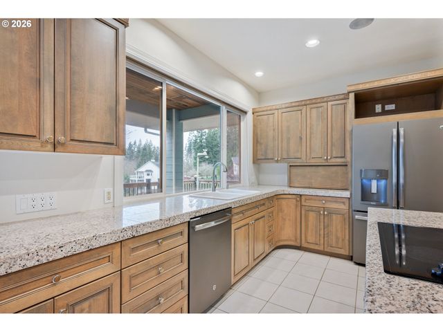 229 SUNSET Dr, Longview, WA 98632