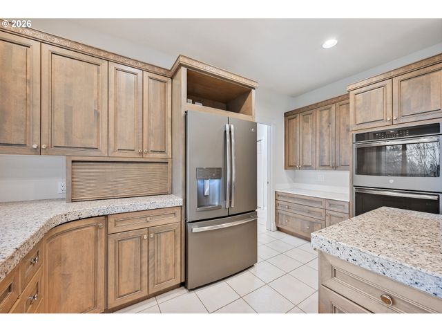 229 SUNSET Dr, Longview, WA 98632