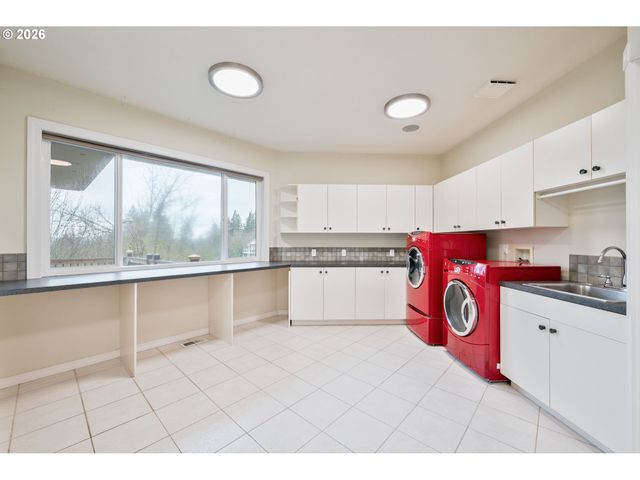 229 SUNSET Dr, Longview, WA 98632