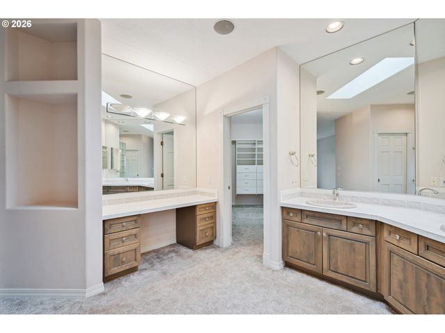 229 SUNSET Dr, Longview, WA 98632