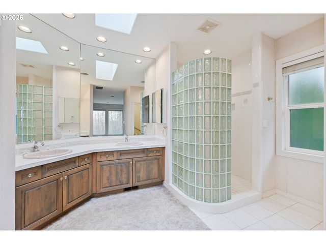 229 SUNSET Dr, Longview, WA 98632