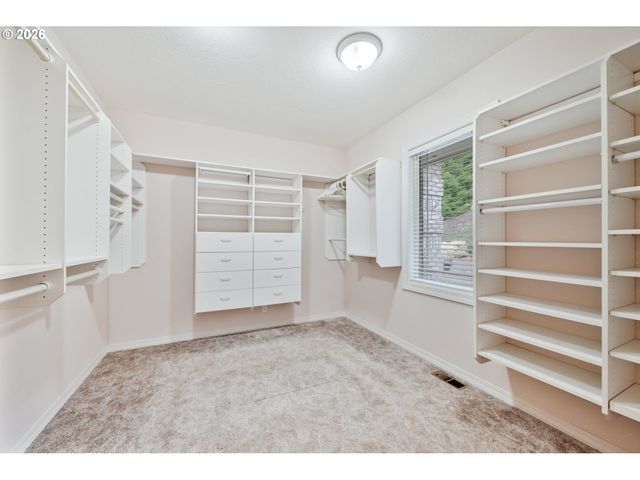 229 SUNSET Dr, Longview, WA 98632