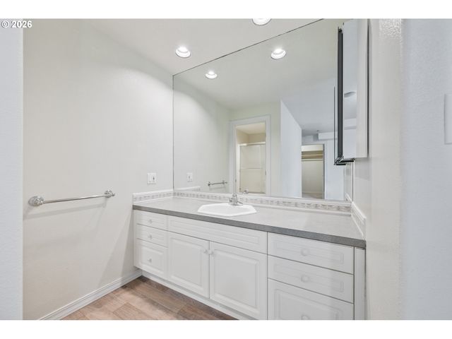 229 SUNSET Dr, Longview, WA 98632