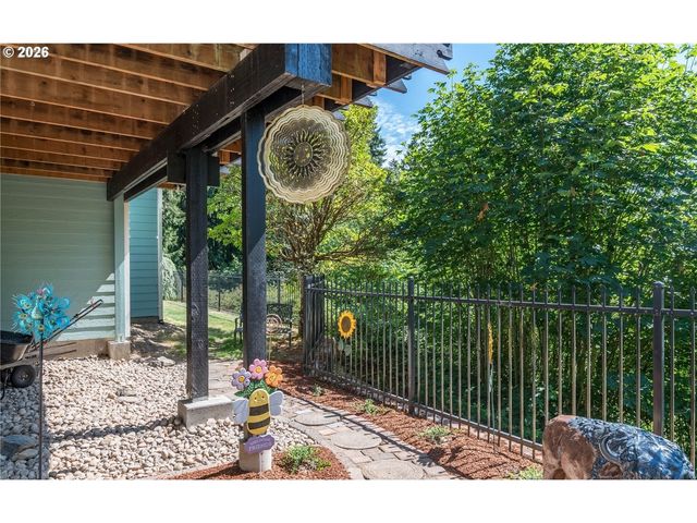 229 SUNSET Dr, Longview, WA 98632