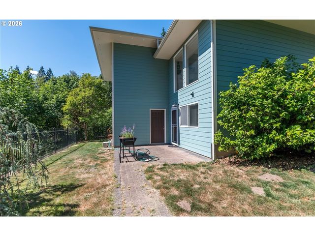 229 SUNSET Dr, Longview, WA 98632