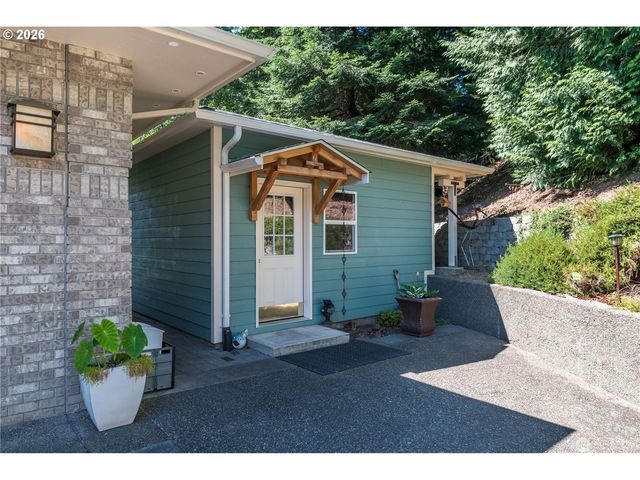 229 SUNSET Dr, Longview, WA 98632