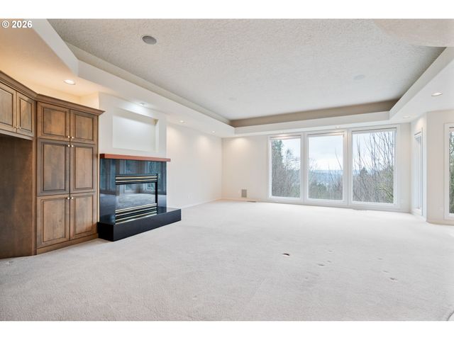 229 SUNSET Dr, Longview, WA 98632