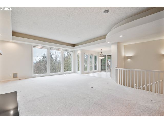 229 SUNSET Dr, Longview, WA 98632