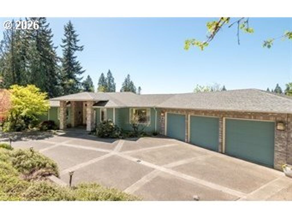 229 SUNSET Dr, Longview, WA 98632