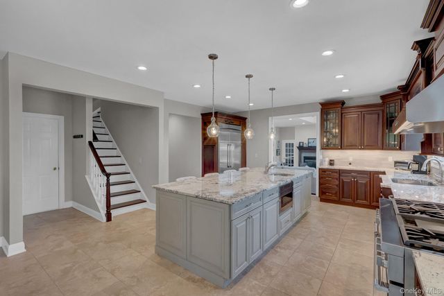 18 Cedar Lane, Setauket, NY 11733