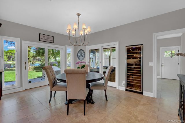18 Cedar Lane, Setauket, NY 11733
