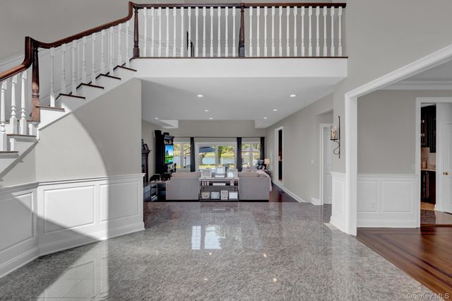 18 Cedar Lane, Setauket, NY 11733