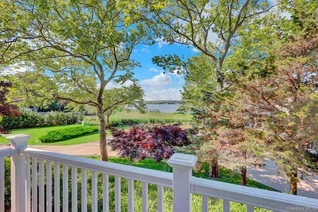 18 Cedar Lane, Setauket, NY 11733