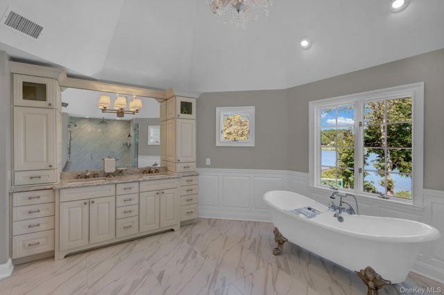 18 Cedar Lane, Setauket, NY 11733