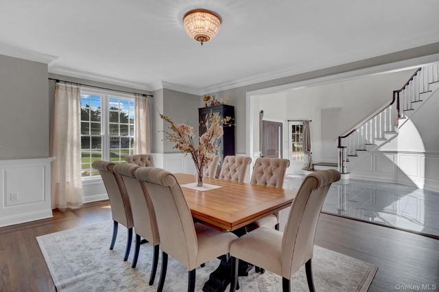18 Cedar Lane, Setauket, NY 11733