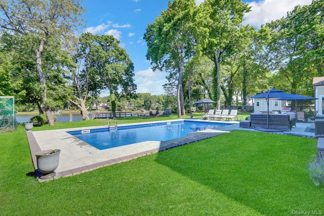 18 Cedar Lane, Setauket, NY 11733