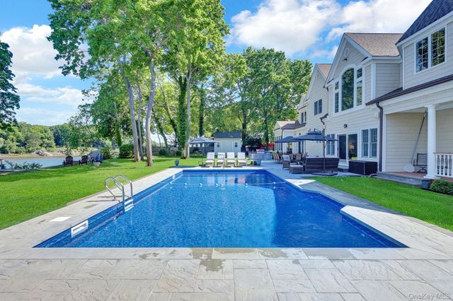 18 Cedar Lane, Setauket, NY 11733