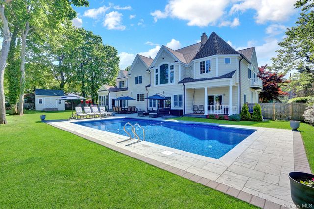 18 Cedar Lane, Setauket, NY 11733