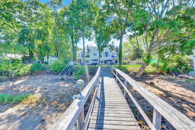 18 Cedar Lane, Setauket, NY 11733