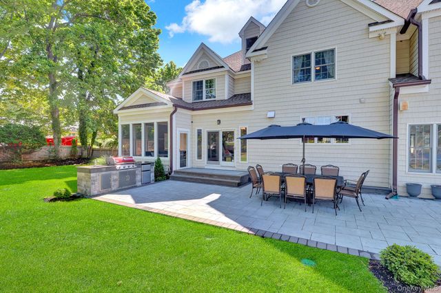 18 Cedar Lane, Setauket, NY 11733