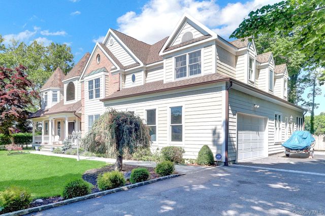 18 Cedar Lane, Setauket, NY 11733