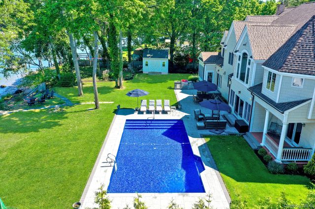 18 Cedar Lane, Setauket, NY 11733