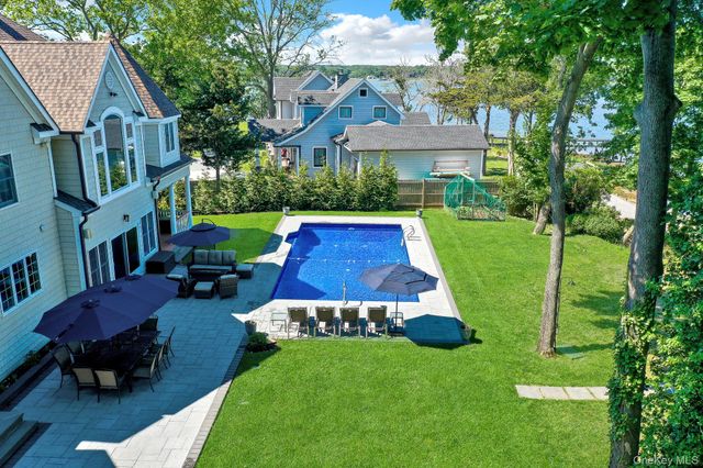 18 Cedar Lane, Setauket, NY 11733