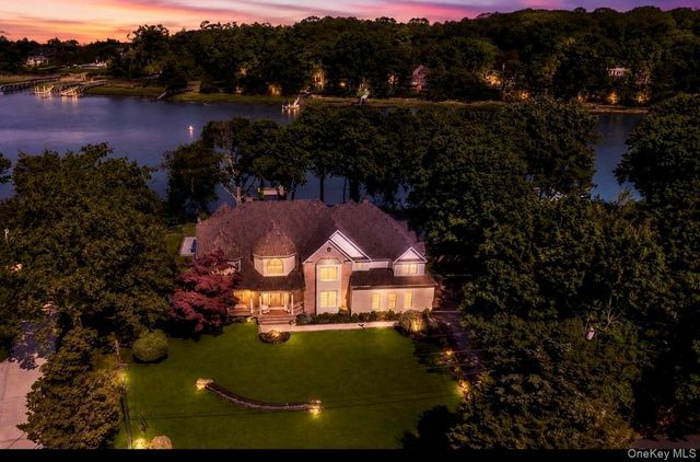 18 Cedar Lane, Setauket, NY 11733