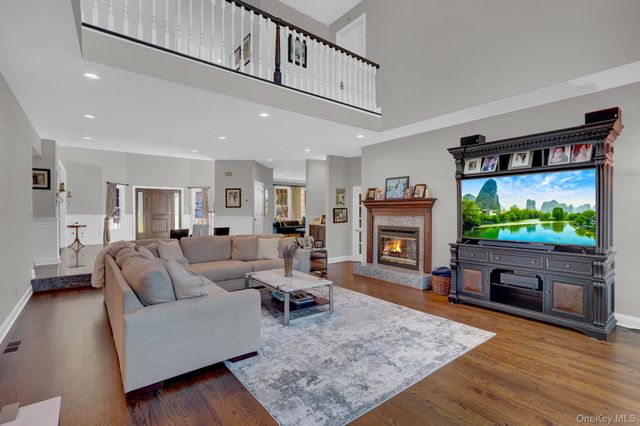 18 Cedar Lane, Setauket, NY 11733