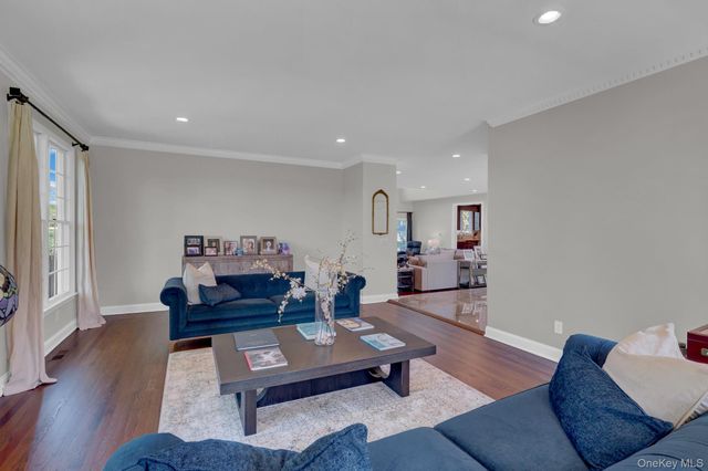 18 Cedar Lane, Setauket, NY 11733