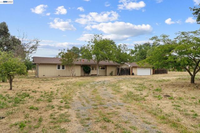 744 Mockingbird Ln, Pleasanton, CA 94566