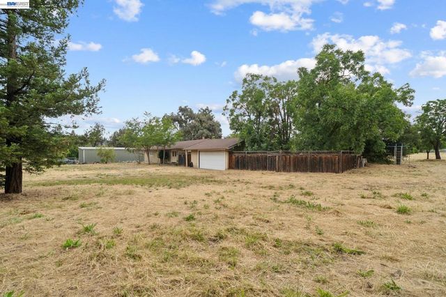 744 Mockingbird Ln, Pleasanton, CA 94566