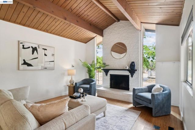 744 Mockingbird Ln, Pleasanton, CA 94566