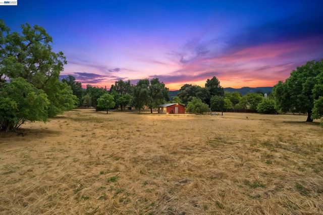 744 Mockingbird Ln, Pleasanton, CA 94566
