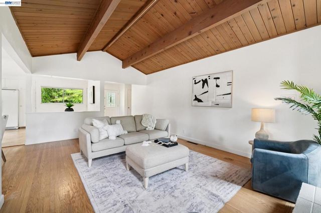 744 Mockingbird Ln, Pleasanton, CA 94566