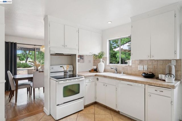 744 Mockingbird Ln, Pleasanton, CA 94566