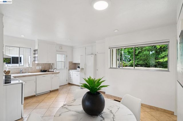 744 Mockingbird Ln, Pleasanton, CA 94566