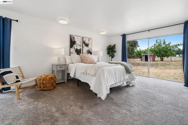 744 Mockingbird Ln, Pleasanton, CA 94566