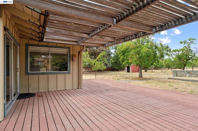 744 Mockingbird Ln, Pleasanton, CA 94566