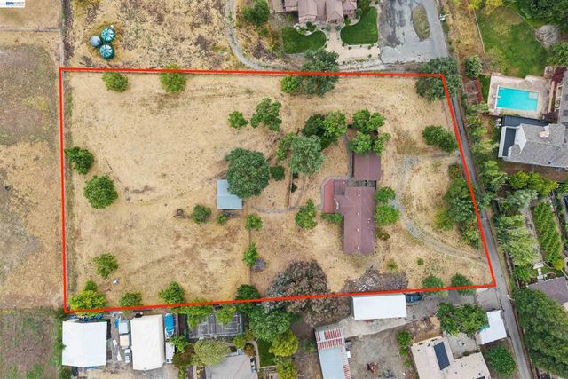 744 Mockingbird Ln, Pleasanton, CA 94566