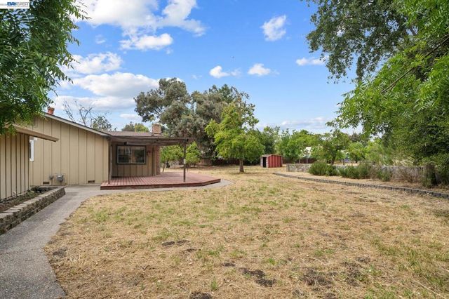 744 Mockingbird Ln, Pleasanton, CA 94566