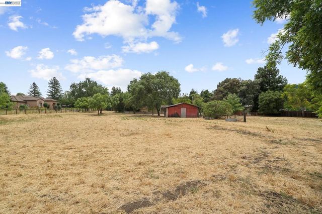 744 Mockingbird Ln, Pleasanton, CA 94566