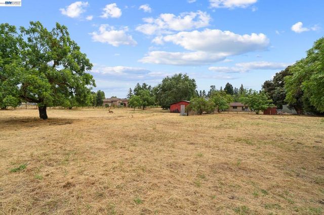744 Mockingbird Ln, Pleasanton, CA 94566