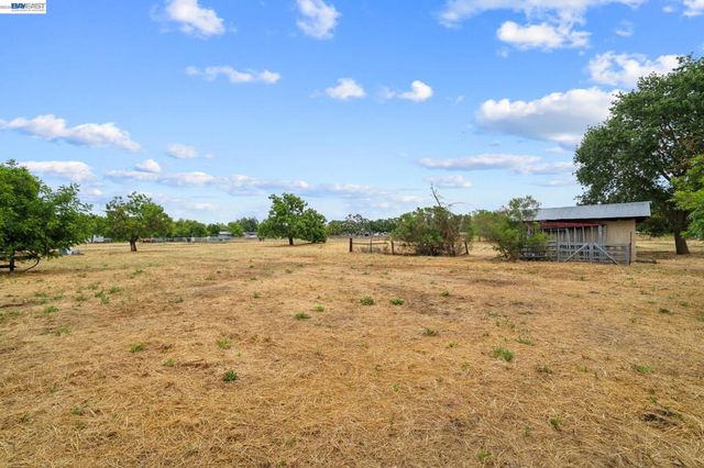 744 Mockingbird Ln, Pleasanton, CA 94566