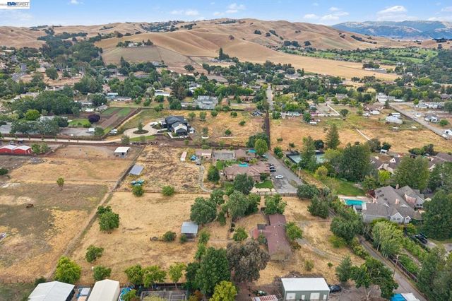 744 Mockingbird Ln, Pleasanton, CA 94566